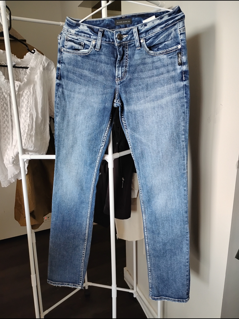 Silver Jeans Women's Fadded Light Blue Skinny Straight Leg Stretch Denim Jeans
